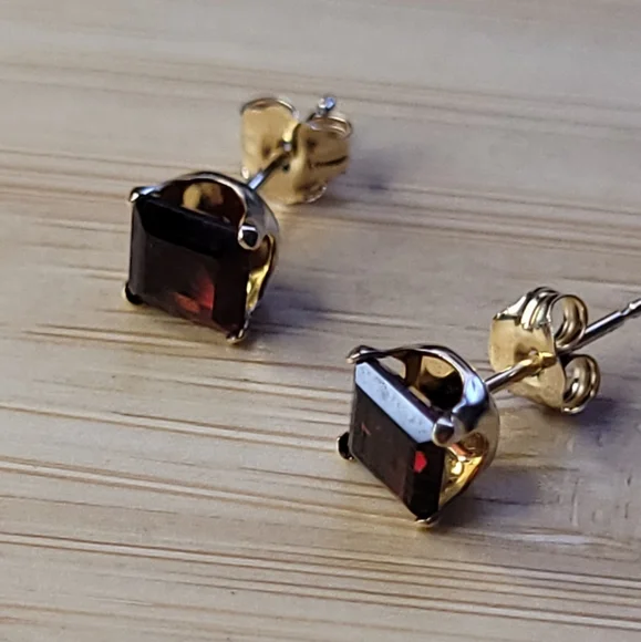 14K Natural Pyrope Stud Earrings - Picture 3 of 4
